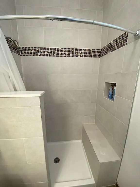 Unit 5 Maui Ohana Modern Studio Wailuku Apartment
